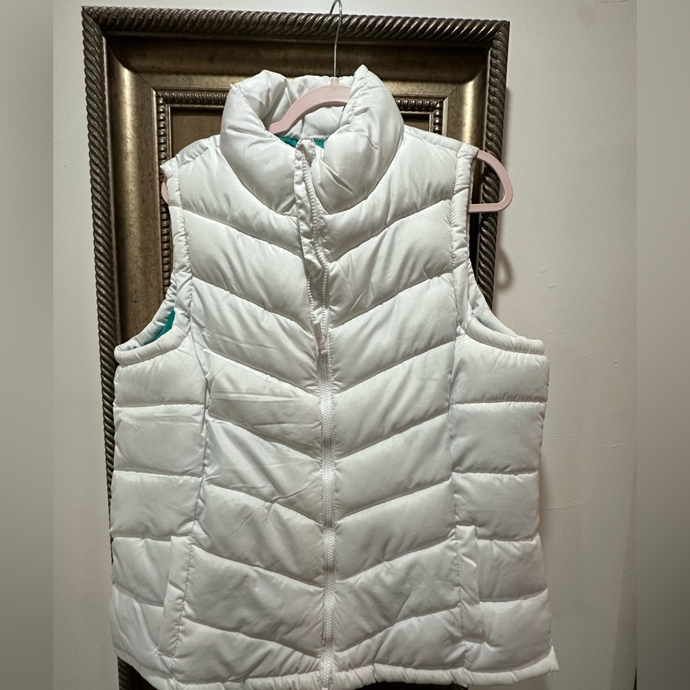 Faded Glory White and Teal Puffer Vest